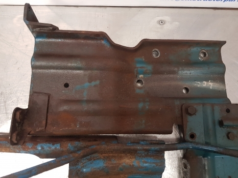 Ford 4600, 3600, 2600, 7600 Engine Bonnet Support E4nn16b814ba, 83953493 - Kapotas - Traktorius: foto 5 Ford 4600, 3600, 2600, 7600 Engine Bonnet Support E4nn16b814ba, 83953493 - Kapotas - Traktorius: foto 5