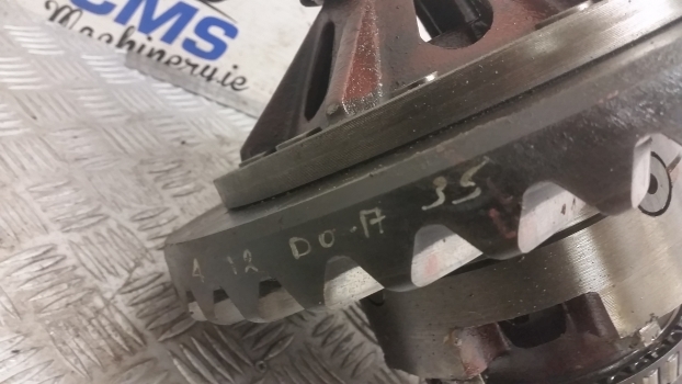 Ford 5000 Rear Bevel Gear (37:6) 81824192 And Differential C7nn4206a, 81816247 - Diferencialas - Traktorius: foto 2 Ford 5000 Rear Bevel Gear (37:6) 81824192 And Differential C7nn4206a, 81816247 - Diferencialas - Traktorius: foto 2