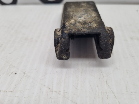 Durys ir dalys Ford 6610 Q Cab Rear Window Latch Lh/rh 83909519, D6nn94408n01a,83909518: foto 8 Durys ir dalys Ford 6610 Q Cab Rear Window Latch Lh/rh 83909519, D6nn94408n01a,83909518: foto 8