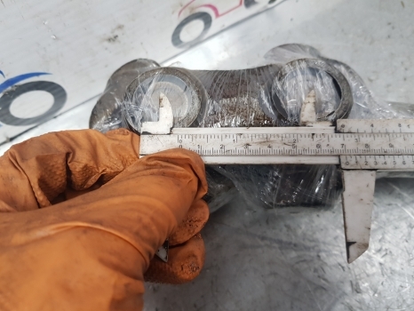 Pusašis - Traktorius Ford 6810, 7610, 7810, 7910 Carraro 709 Front Axle Drive Shaft Car121566: foto 8