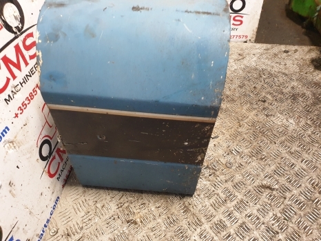 Ford 7810, 7910, 8210 Bonnet Cover Panel In Front Of The Cab D5nn9n128a - Kapotas - Traktorius: foto 3 Ford 7810, 7910, 8210 Bonnet Cover Panel In Front Of The Cab D5nn9n128a - Kapotas - Traktorius: foto 3