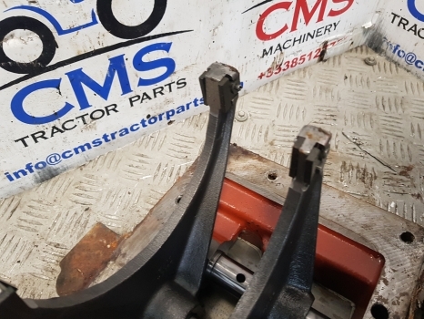 Ford 7840, 8340, 5640 40 Transmission Control Plate Cover F1nn7211ac, F1nn7222aa - Transmisija - Traktorius: foto 3 Ford 7840, 8340, 5640 40 Transmission Control Plate Cover F1nn7211ac, F1nn7222aa - Transmisija - Traktorius: foto 3