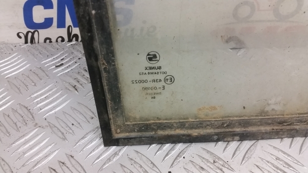 Ford New Holland Cab Low Panel Glass With Frame Rh 83931985 E2nn94000r68aa - Langas ir dalys - Traktorius: foto 2 Ford New Holland Cab Low Panel Glass With Frame Rh 83931985 E2nn94000r68aa - Langas ir dalys - Traktorius: foto 2