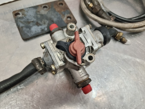 Ford New Holland Reifenfullen Control Valve Assy Reifenfullen - Hidraulika: foto 3 Ford New Holland Reifenfullen Control Valve Assy Reifenfullen - Hidraulika: foto 3