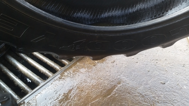 Ford Rear Tyre 16.9-38. Please Check By The Photos. - Padanga - Traktorius: foto 4 Ford Rear Tyre 16.9-38. Please Check By The Photos. - Padanga - Traktorius: foto 4