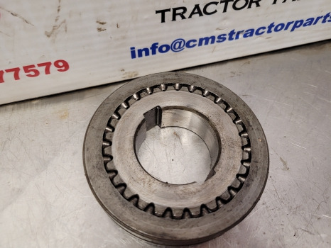 Ford Tw 20 Coupling Sliding Gear Assy D8nn7n072aa, E6nn7n072ca, 83959166 - Transmisija: foto 4 Ford Tw 20 Coupling Sliding Gear Assy D8nn7n072aa, E6nn7n072ca, 83959166 - Transmisija: foto 4