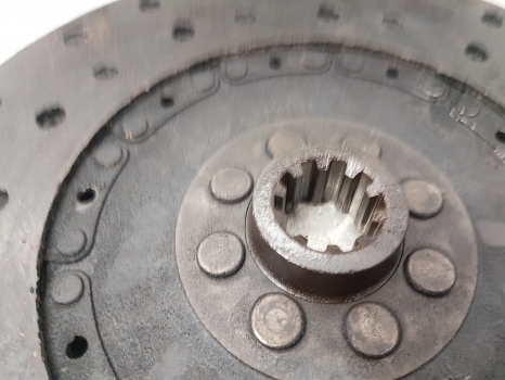 John Deere 1830, 2030, 3030, 3130 Clutch Disc Al30452, Al23097, Al120015 - Sankabos diskas - Traktorius: foto 3 John Deere 1830, 2030, 3030, 3130 Clutch Disc Al30452, Al23097, Al120015 - Sankabos diskas - Traktorius: foto 3
