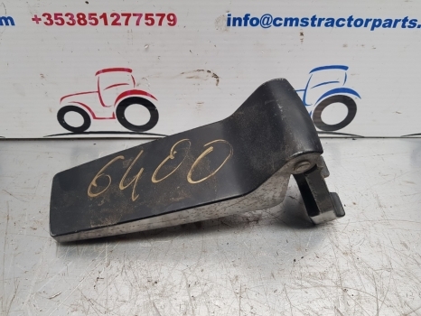 John Deere 6000,6010 Series Lower Right Hand Side Door Hinge Re46592, Al71325 - Durys ir dalys - Traktorius: foto 3 John Deere 6000,6010 Series Lower Right Hand Side Door Hinge Re46592, Al71325 - Durys ir dalys - Traktorius: foto 3
