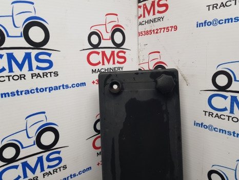 John Deere 6000 Series 6200, 6610, 6810 Cab Air Filter Cover Al112551, Al80788 - Oro kondicionierius dalis: foto 2 John Deere 6000 Series 6200, 6610, 6810 Cab Air Filter Cover Al112551, Al80788 - Oro kondicionierius dalis: foto 2