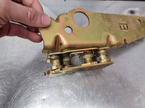 John Deere 6135r, 6r Series, Cab Door Locker Lh For Parts, Al224084 - Durys ir dalys: foto 4 John Deere 6135r, 6r Series, Cab Door Locker Lh For Parts, Al224084 - Durys ir dalys: foto 4
