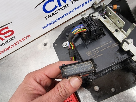 John Deere 6145r, 6r Series, Ecu Multi Functional Controller Al210192, Al211937 - Valdymo blokas: foto 4 John Deere 6145r, 6r Series, Ecu Multi Functional Controller Al210192, Al211937 - Valdymo blokas: foto 4