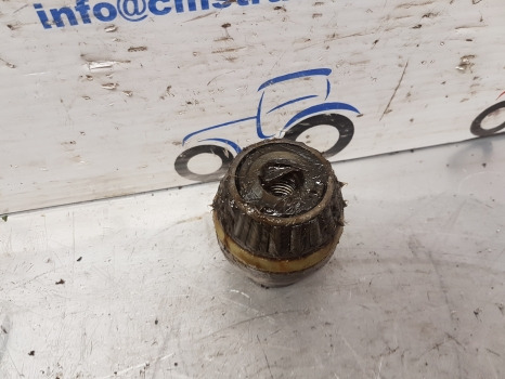 Landini Vision 80, 95, 105 Front Axle King Pin 3557985m1 - Pakaba: foto 2 Landini Vision 80, 95, 105 Front Axle King Pin 3557985m1 - Pakaba: foto 2
