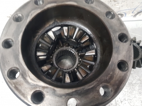 Manitou Mlt634-120 Dana Spicer 212/426 Axle Differential 51581d08; 112.04.702.01 - Diferencialas - Teleskopinis krautuvas: foto 3 Manitou Mlt634-120 Dana Spicer 212/426 Axle Differential 51581d08; 112.04.702.01 - Diferencialas - Teleskopinis krautuvas: foto 3