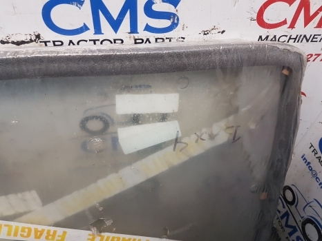 Massey Ferguson 300, 350, 375, 390, 398, 399 Cab Glass Rear Window 3477716m1 - Langas ir dalys - Traktorius: foto 3 Massey Ferguson 300, 350, 375, 390, 398, 399 Cab Glass Rear Window 3477716m1 - Langas ir dalys - Traktorius: foto 3