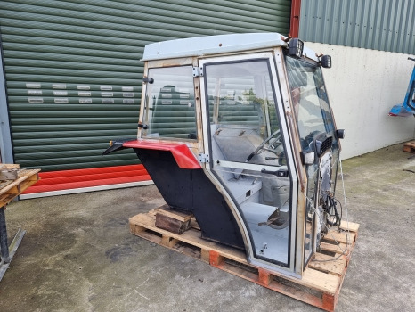 Massey Ferguson 375, 390, 398, 399, 365 Cab Complete No 47 3477585m91 - Kabina: foto 2 Massey Ferguson 375, 390, 398, 399, 365 Cab Complete No 47 3477585m91 - Kabina: foto 2