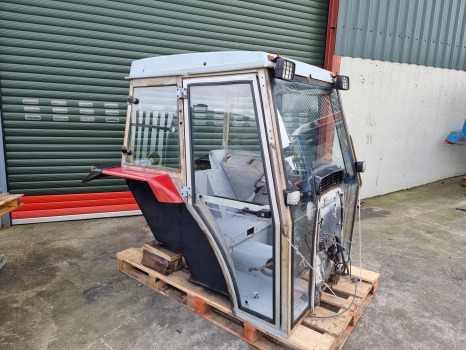 Massey Ferguson 375, 390, 398, 399, 365 Cab Complete No 47 3477585m91 - Kabina: foto 1 Massey Ferguson 375, 390, 398, 399, 365 Cab Complete No 47 3477585m91 - Kabina: foto 1