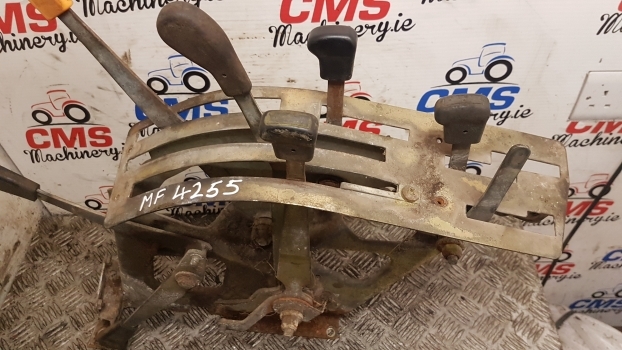 Massey Ferguson 4255 Cab Lift Rear Console Controls 3814519m92 - Kabina ir interjeras - Traktorius: foto 3 Massey Ferguson 4255 Cab Lift Rear Console Controls 3814519m92 - Kabina ir interjeras - Traktorius: foto 3