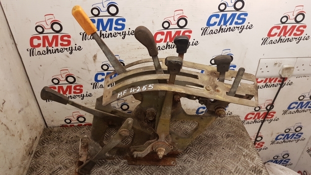 Massey Ferguson 4255 Cab Lift Rear Console Controls 3814519m92 - Kabina ir interjeras - Traktorius: foto 2 Massey Ferguson 4255 Cab Lift Rear Console Controls 3814519m92 - Kabina ir interjeras - Traktorius: foto 2