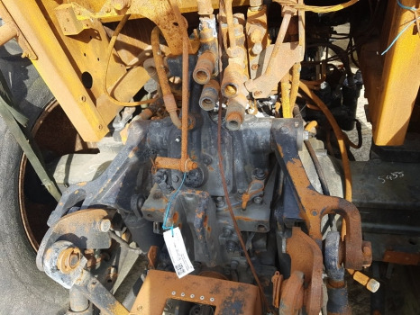 Massey Ferguson 5400, 6400 Ser 5455 Lift Cover 4305167m2, 3796053m13, 3796054m13 - Hidraulika: foto 1 Massey Ferguson 5400, 6400 Ser 5455 Lift Cover 4305167m2, 3796053m13, 3796054m13 - Hidraulika: foto 1