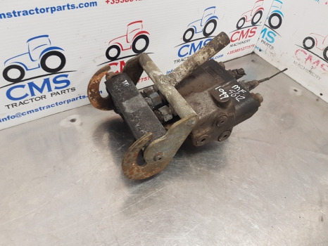 Massey Ferguson 5612, 5611, 5613, Hydraulic Distributor For Parts Only 4381634m3 - Hidraulika: foto 2 Massey Ferguson 5612, 5611, 5613, Hydraulic Distributor For Parts Only 4381634m3 - Hidraulika: foto 2