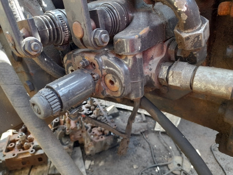 Massey Ferguson 6160, Fiaf F Valtra 6400 Hydraulic Lift Control Valve V31287110 - Hidraulika: foto 2 Massey Ferguson 6160, Fiaf F Valtra 6400 Hydraulic Lift Control Valve V31287110 - Hidraulika: foto 2
