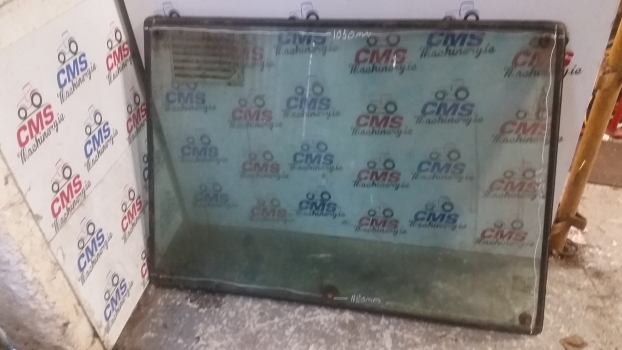 Massey Ferguson 690 Cab Frong Glass Windscreen Tg1246 - Priekinis stiklas - Traktorius: foto 1 Massey Ferguson 690 Cab Frong Glass Windscreen Tg1246 - Priekinis stiklas - Traktorius: foto 1