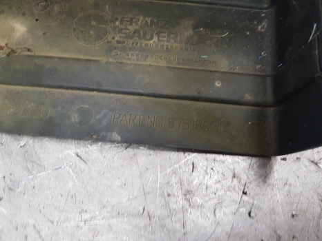 New Holland Case T7.200 Engine Air Cleaner Intake Vent 87518691, 84131959 - Oro įsiurbimo sistema - Traktorius: foto 3 New Holland Case T7.200 Engine Air Cleaner Intake Vent 87518691, 84131959 - Oro įsiurbimo sistema - Traktorius: foto 3