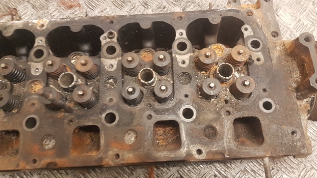 New Holland T5.100, T5.110, T5.120 Engine Cylinder Head 5801823163, 5801663550 - Cilindrų galvutė - Traktorius: foto 5 New Holland T5.100, T5.110, T5.120 Engine Cylinder Head 5801823163, 5801663550 - Cilindrų galvutė - Traktorius: foto 5