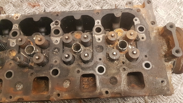 New Holland T5.100, T5.110, T5.120 Engine Cylinder Head 5801823163, 5801663550 - Cilindrų galvutė - Traktorius: foto 4 New Holland T5.100, T5.110, T5.120 Engine Cylinder Head 5801823163, 5801663550 - Cilindrų galvutė - Traktorius: foto 4
