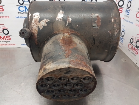 New Holland Tm 190, Tm175, Case Mxm 175, Mxm190 Air Cleaner Filter Box 82017424 - Oro filtras - Traktorius: foto 2 New Holland Tm 190, Tm175, Case Mxm 175, Mxm190 Air Cleaner Filter Box 82017424 - Oro filtras - Traktorius: foto 2
