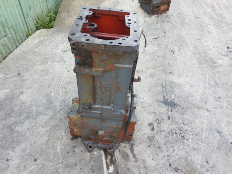 New Holland Tm, 60 Transmission Housing 5164693, 5181448, 5183647 - Pavarų dėžė: foto 3 New Holland Tm, 60 Transmission Housing 5164693, 5181448, 5183647 - Pavarų dėžė: foto 3