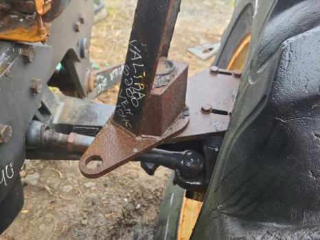 Valtra S230, S240, S260 S280 Front mudguard bracket kit V34826600, V34826700 - Sparnas: foto 3 Valtra S230, S240, S260 S280 Front mudguard bracket kit V34826600, V34826700 - Sparnas: foto 3