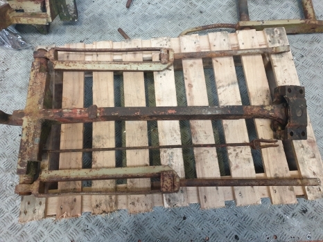 Zetor Crystal 8011 Complete Pick Up Hitch Will Also Fit Ursus - Greita jungtis - Traktorius: foto 2 Zetor Crystal 8011 Complete Pick Up Hitch Will Also Fit Ursus - Greita jungtis - Traktorius: foto 2