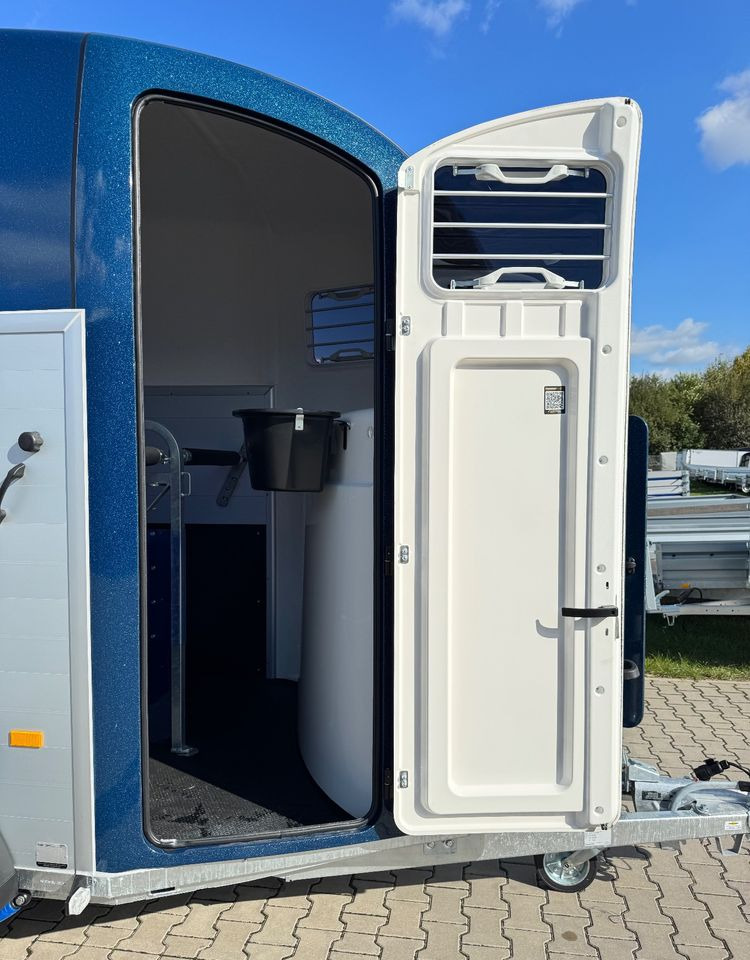 HUMBAUR Pegasus 2400 | siodlarnia, DMC 2400kg, przyczepa do przewozu 2 koni - Priekaba žirgams vežti: foto 3 HUMBAUR Pegasus 2400 | siodlarnia, DMC 2400kg, przyczepa do przewozu 2 koni - Priekaba žirgams vežti: foto 3