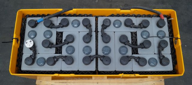 Hawker unknown | Battery 24V560Ah 4PZV560 year 2020 weight 515 kg Battery 24V560Ah 4PZV560 year 2020 weight 515 kg - Akumuliatorius - Krovimo technika: foto 2 Hawker unknown | Battery 24V560Ah 4PZV560 year 2020 weight 515 kg Battery 24V560Ah 4PZV560 year 2020 weight 515 kg - Akumuliatorius - Krovimo technika: foto 2