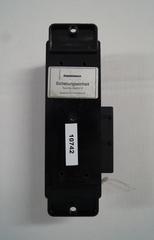 Jungheinrich 50423117 | Fuse holder for ETV from 2003 till 2011 Fuse holder for ETV from 2003 till 2011 - Saugiklis - Krovimo technika: foto 3 Jungheinrich 50423117 | Fuse holder for ETV from 2003 till 2011 Fuse holder for ETV from 2003 till 2011 - Saugiklis - Krovimo technika: foto 3