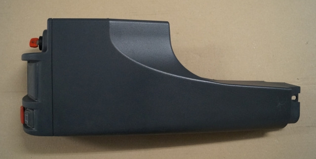 Jungheinrich 51046926 | right dashboard panel including contact key and battery/ - Rėmas/ Važiuoklė - Krovimo technika: foto 1 Jungheinrich 51046926 | right dashboard panel including contact key and battery/ - Rėmas/ Važiuoklė - Krovimo technika: foto 1