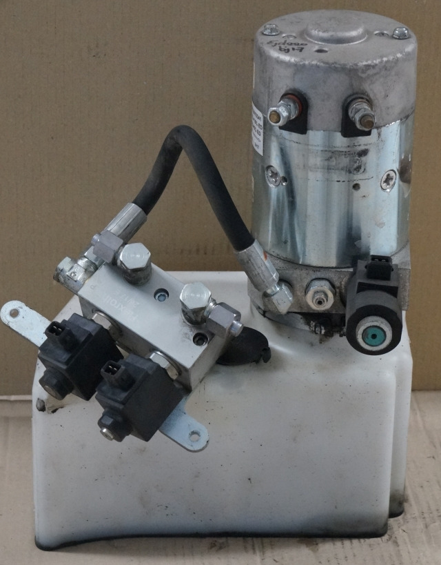 Jungheinrich 51417583 | Pumpmotor with tank and valve block 24V 2,2KW code R9320 Pumpmotor with tank and valve block 24V 2,2KW code R932010341 for EJD220 year 2016 - Hidraulinis siurblys - Krovimo technika: foto 1 Jungheinrich 51417583 | Pumpmotor with tank and valve block 24V 2,2KW code R9320 Pumpmotor with tank and valve block 24V 2,2KW code R932010341 for EJD220 year 2016 - Hidraulinis siurblys - Krovimo technika: foto 1