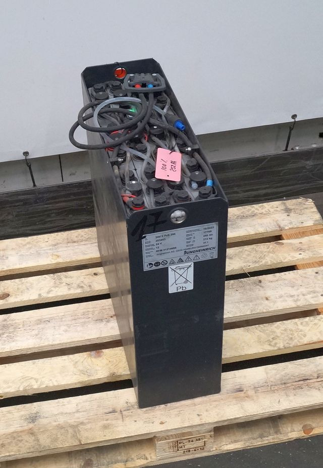 Jungheinrich unknown | Battery 24 2PZS250 year 2022 weight 212 kg sn. 203453 out - Akumuliatorius - Krovimo technika: foto 1 Jungheinrich unknown | Battery 24 2PZS250 year 2022 weight 212 kg sn. 203453 out - Akumuliatorius - Krovimo technika: foto 1