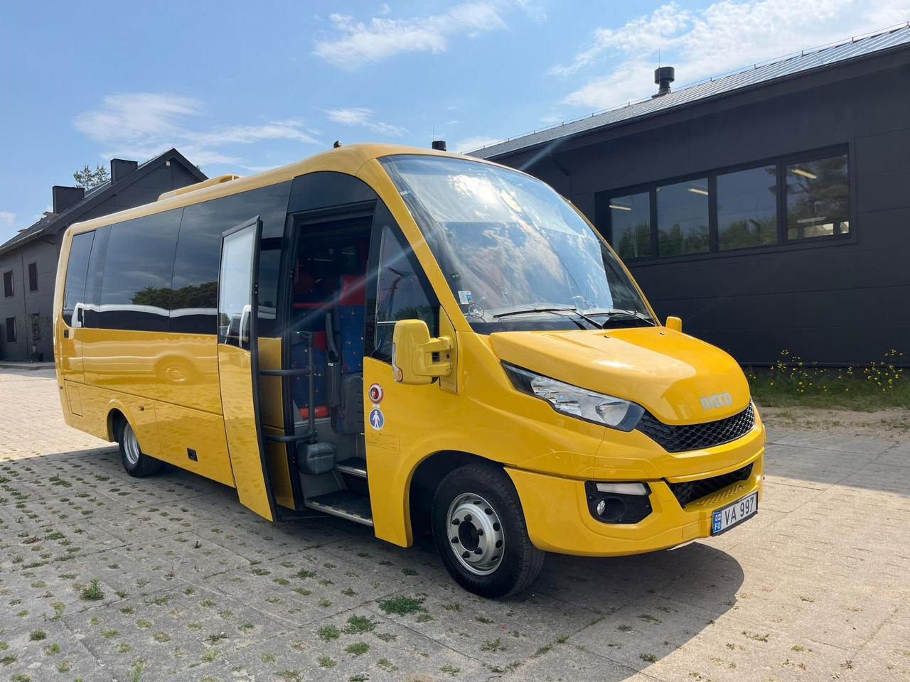 Iveco Rosero First / 24+1+1 / Telma/ EURO6 - Turistinis autobusas: foto 1 Iveco Rosero First / 24+1+1 / Telma/ EURO6 - Turistinis autobusas: foto 1