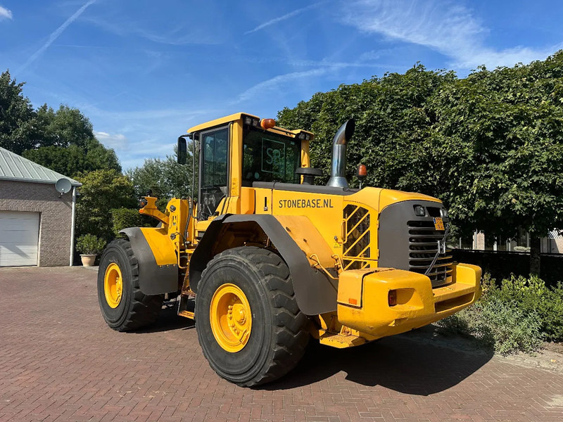 Volvo L120 F - Ratinis krautuvas: foto 2 Volvo L120 F - Ratinis krautuvas: foto 2