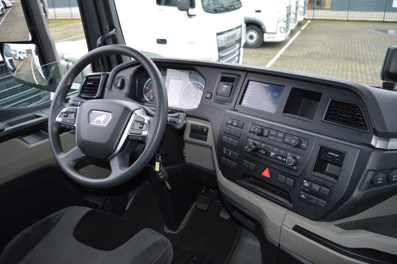 Interior photo 1: MAN TGX 18.470 GX lizingą MAN TGX 18.470 GX