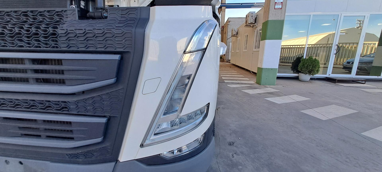 Volvo FH 460 Globetrotter XL Retarder i-Save - Vilkikas: foto 4 Volvo FH 460 Globetrotter XL Retarder i-Save - Vilkikas: foto 4