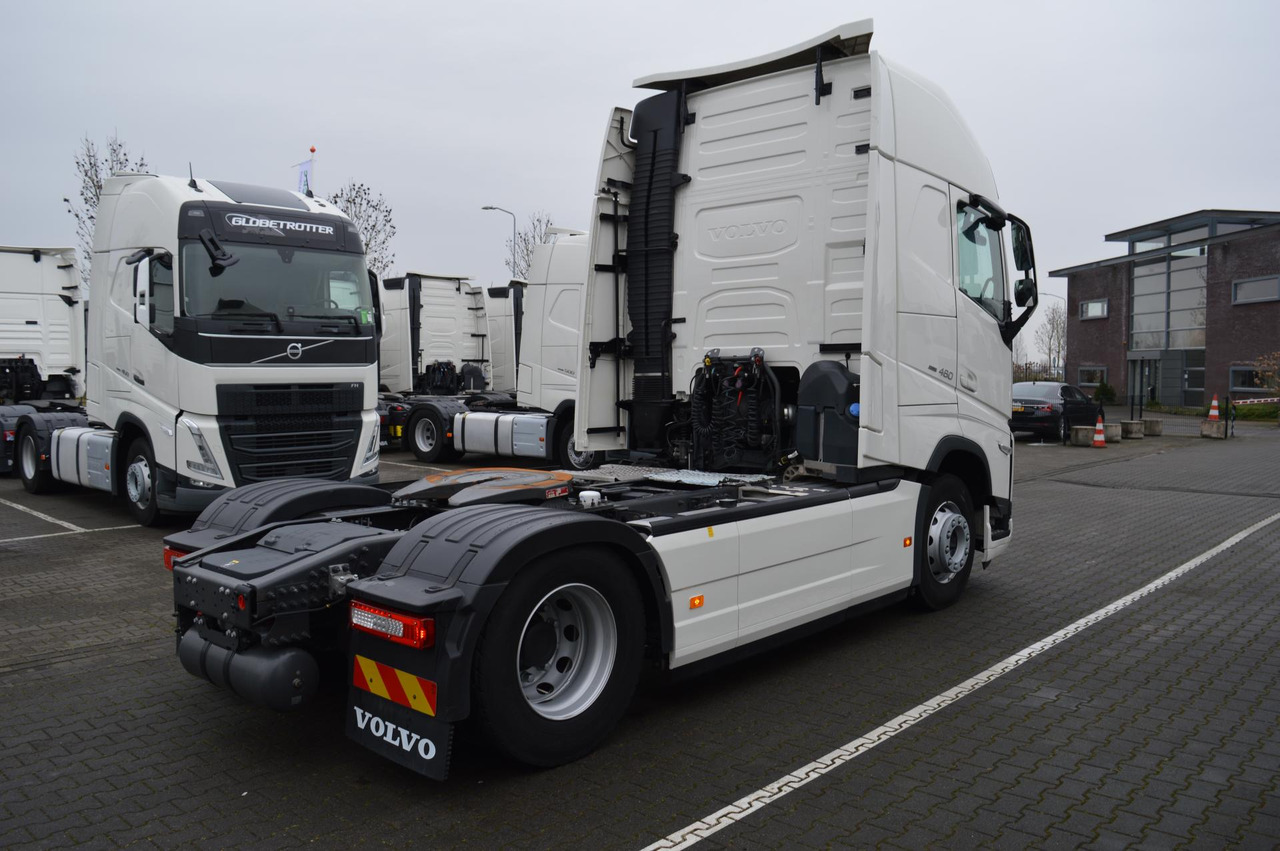 Volvo FH 460 Globetrotter XL i-Save I-ParkCool - Vilkikas: foto 4 Volvo FH 460 Globetrotter XL i-Save I-ParkCool - Vilkikas: foto 4