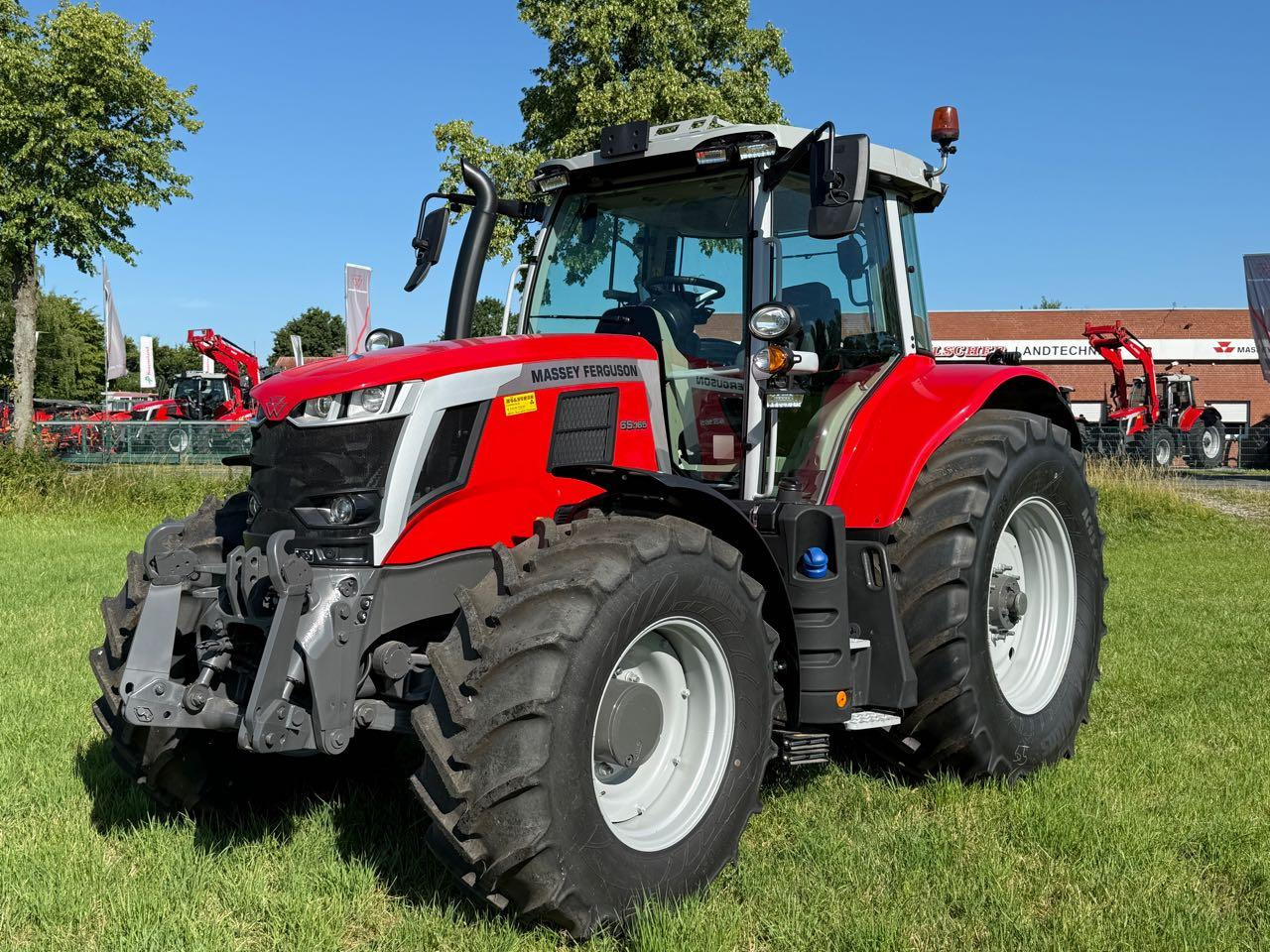 Massey Ferguson MF 6S.165 DYNA-VT - Traktorius: foto 1 Massey Ferguson MF 6S.165 DYNA-VT - Traktorius: foto 1