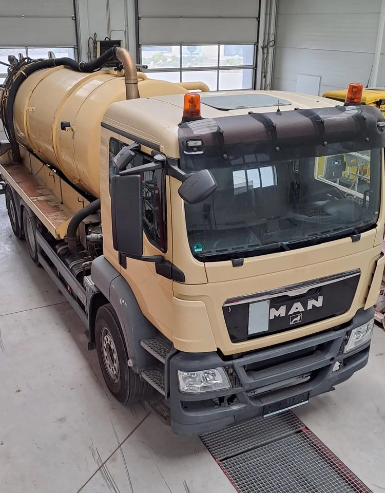 MAN MAN TGS 26.360/6X2/POJAZD KOMUNALNY Z WYWROTEM - Asenizatorius: foto 2 MAN MAN TGS 26.360/6X2/POJAZD KOMUNALNY Z WYWROTEM - Asenizatorius: foto 2
