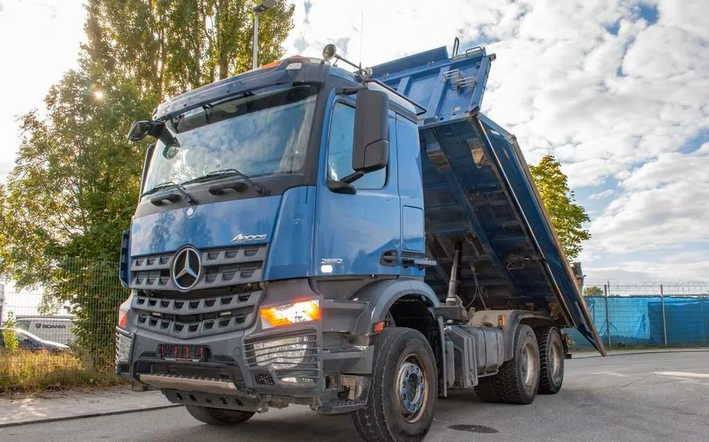 Mercedes-Benz Arocs 2652 6x4 – Wywrotka trójstronna Meiller z Bordmatik (Euro 6) - Savivartis sunkvežimis: foto 1 Mercedes-Benz Arocs 2652 6x4 – Wywrotka trójstronna Meiller z Bordmatik (Euro 6) - Savivartis sunkvežimis: foto 1