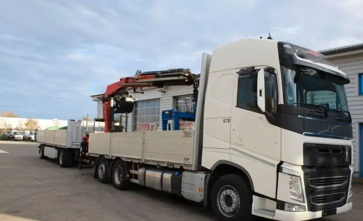 Volvo FH500 6x2 | Platforma z HDS Fassi F215A7 - Sterowanie radiowe | Euro 6 | Automatyczna skrzynia | 390 000 km - Platforminis/ Bortinis sunkvežimis, Sunkvežimis su kranu: foto 1 Volvo FH500 6x2 | Platforma z HDS Fassi F215A7 - Sterowanie radiowe | Euro 6 | Automatyczna skrzynia | 390 000 km - Platforminis/ Bortinis sunkvežimis, Sunkvežimis su kranu: foto 1