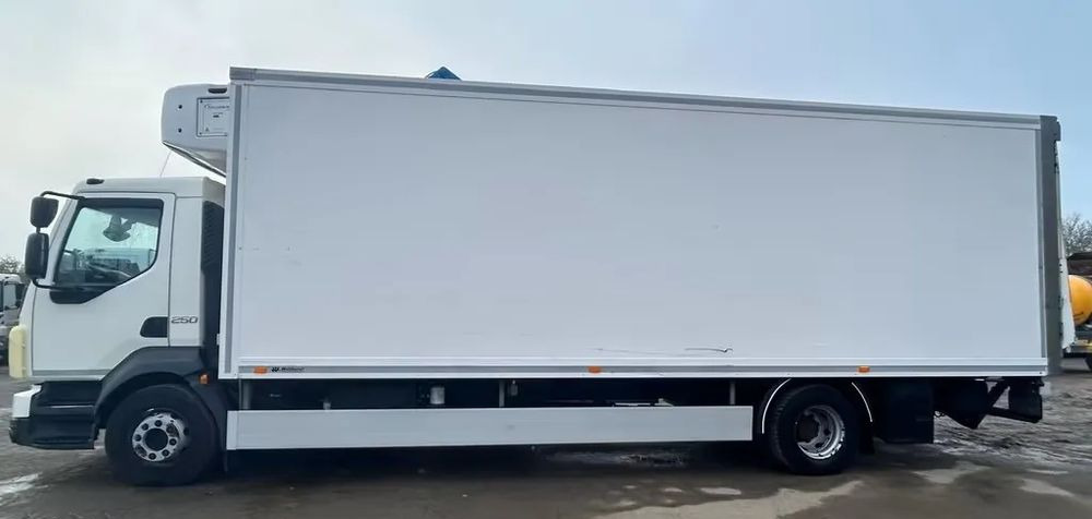Volvo FL 250 | Chłodnia Carrier Supra -30°C | Hydrauliczna platforma załadunkowa | ogrzewanie postojowe | 187 654 km | Automatyczna skrzynia | Euro 6 |4x2 - Refrižeratorius sunkvežimis: foto 3 Volvo FL 250 | Chłodnia Carrier Supra -30°C | Hydrauliczna platforma załadunkowa | ogrzewanie postojowe | 187 654 km | Automatyczna skrzynia | Euro 6 |4x2 - Refrižeratorius sunkvežimis: foto 3