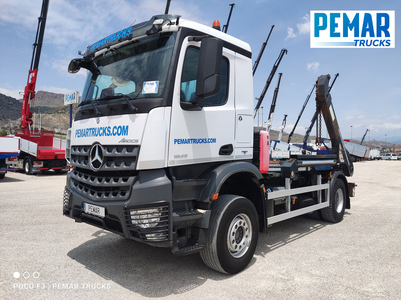 MERCEDES-BENZ AROCS 1845 PORTACONTENEDOR CADENAS - Nuožulnaus pakėlimo ant platformos sunkvežimis: foto 2 MERCEDES-BENZ AROCS 1845 PORTACONTENEDOR CADENAS - Nuožulnaus pakėlimo ant platformos sunkvežimis: foto 2